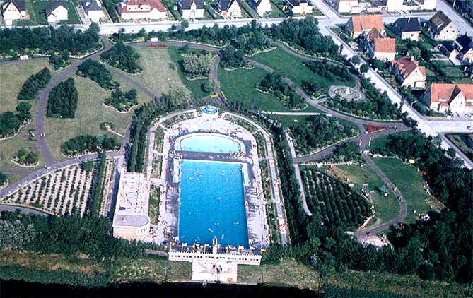 luchtfoto olympisch zwembad